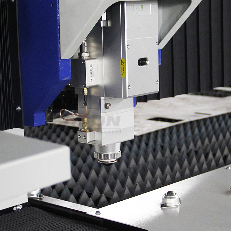 Macchina da Taglio Laser a Fib - Fiber Laser Cutting Machine recensione e prezzo